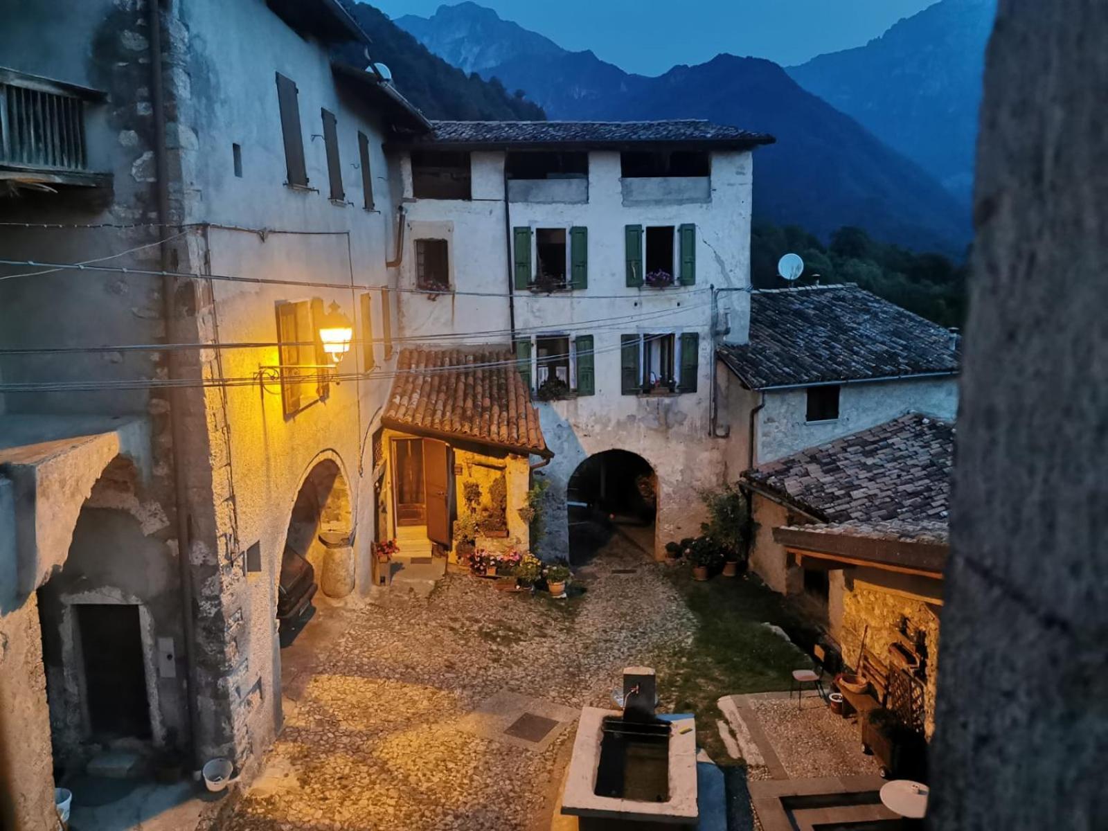 Bed and Breakfast A Casa Di Gianni E Mari Vestone Exterior foto